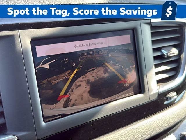 Chrysler Voyager Vehicle Full-screen Gallery Image 22