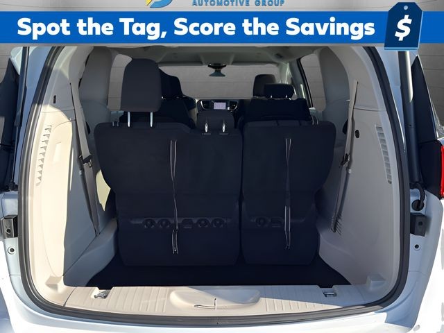 Chrysler Voyager Vehicle Full-screen Gallery Image 27