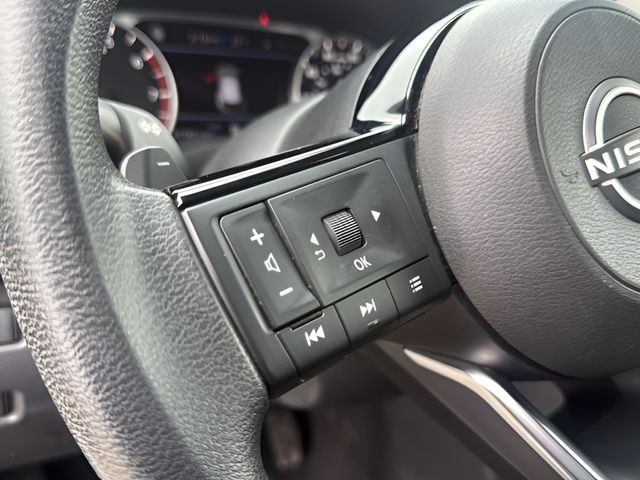 Nissan Rogue Vehicle Full-screen Gallery Image 9