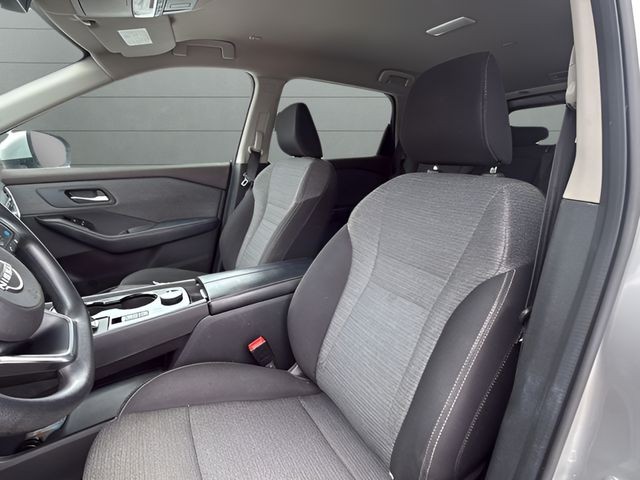 Nissan Rogue Vehicle Full-screen Gallery Image 10