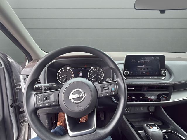 Nissan Rogue Vehicle Full-screen Gallery Image 12