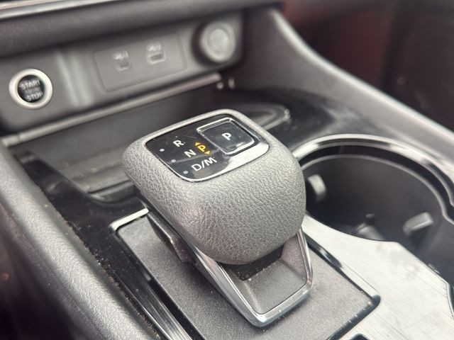 Nissan Rogue Vehicle Full-screen Gallery Image 17