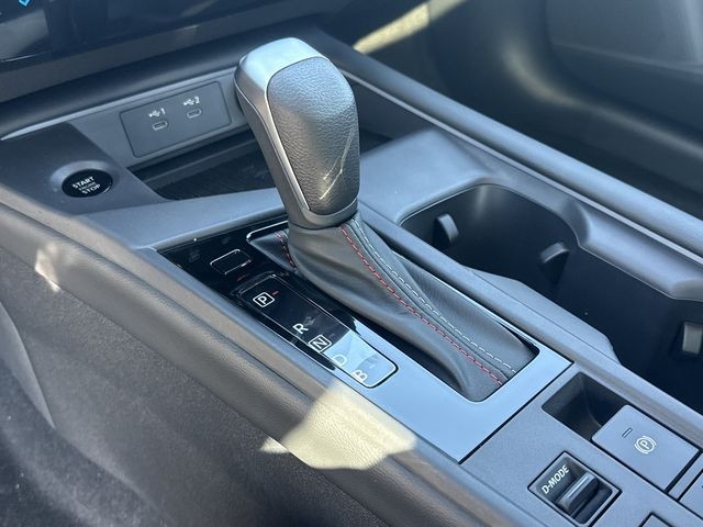 Nissan Sentra Vehicle Full-screen Gallery Image 7