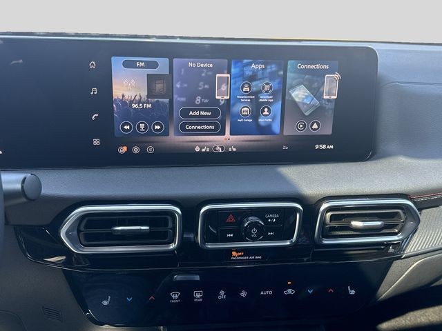 Nissan Sentra Vehicle Full-screen Gallery Image 12