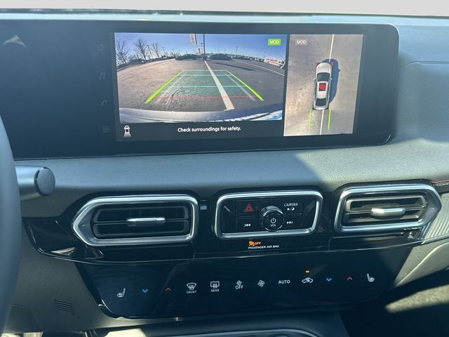 Nissan Sentra Vehicle Full-screen Gallery Image 13