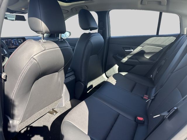 Nissan Sentra Vehicle Full-screen Gallery Image 16