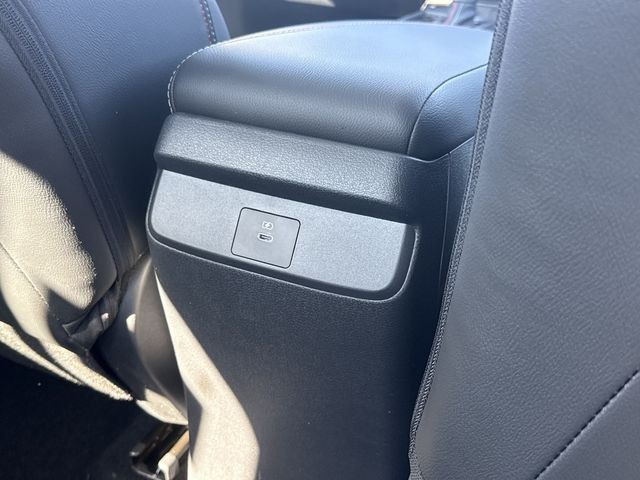Nissan Sentra Vehicle Full-screen Gallery Image 17