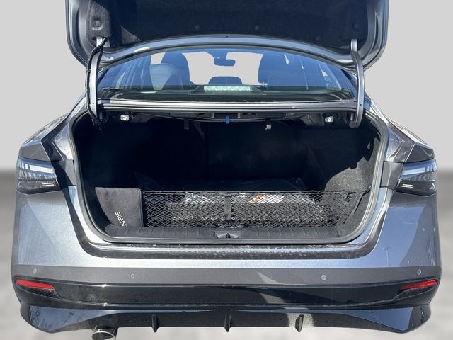Nissan Sentra Vehicle Full-screen Gallery Image 19