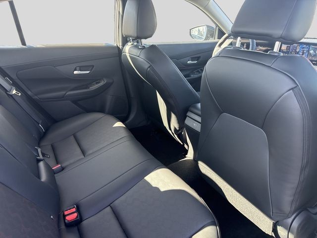 Nissan Sentra Vehicle Full-screen Gallery Image 20