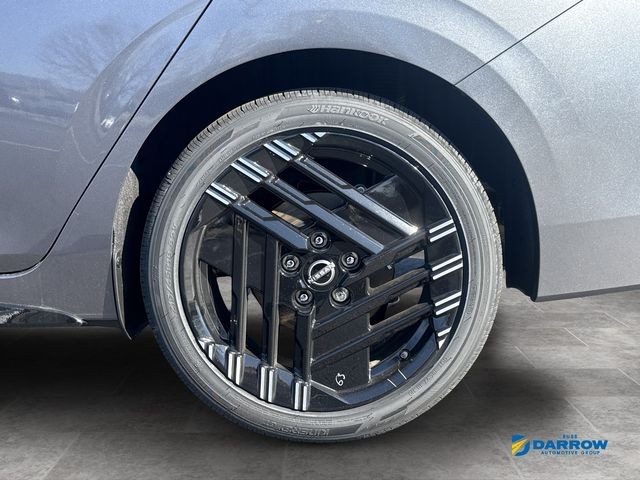 Nissan Sentra Vehicle Full-screen Gallery Image 24