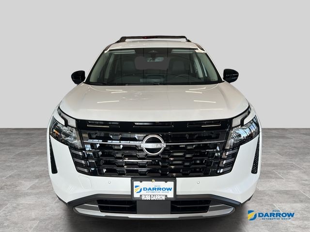 Nissan Pathfinder Vehicle Full-screen Gallery Image 2
