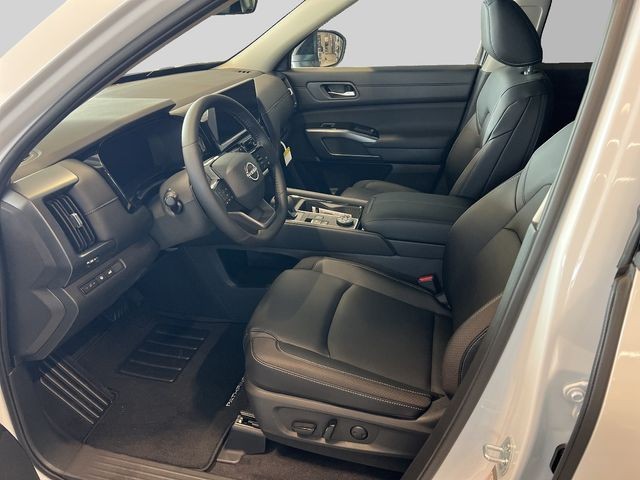 Nissan Pathfinder Vehicle Full-screen Gallery Image 6