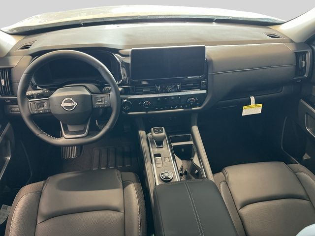 Nissan Pathfinder Vehicle Full-screen Gallery Image 8