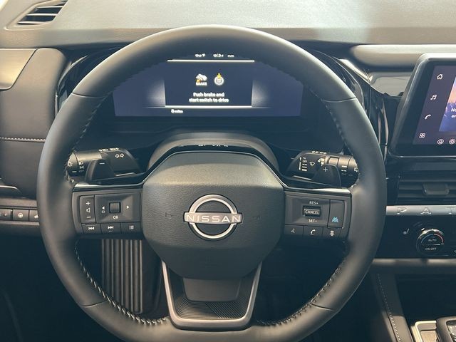 Nissan Pathfinder Vehicle Full-screen Gallery Image 10