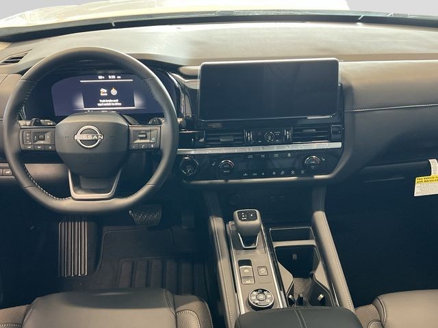 Nissan Pathfinder Vehicle Full-screen Gallery Image 14