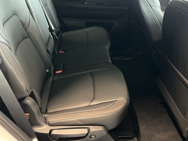 Nissan Pathfinder Vehicle Full-screen Gallery Image 18