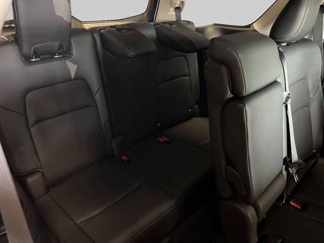Nissan Pathfinder Vehicle Full-screen Gallery Image 19