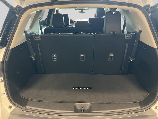 Nissan Pathfinder Vehicle Full-screen Gallery Image 20
