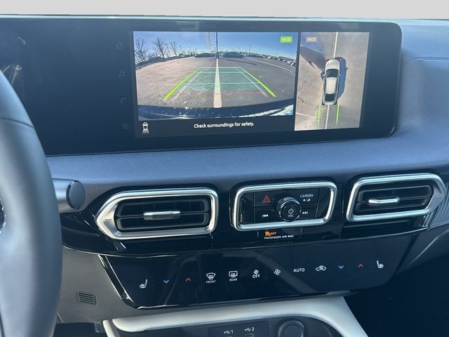 Nissan Sentra Vehicle Full-screen Gallery Image 13