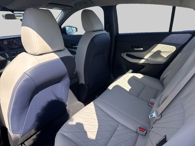 Nissan Sentra Vehicle Full-screen Gallery Image 16