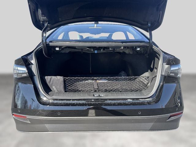 Nissan Sentra Vehicle Full-screen Gallery Image 19