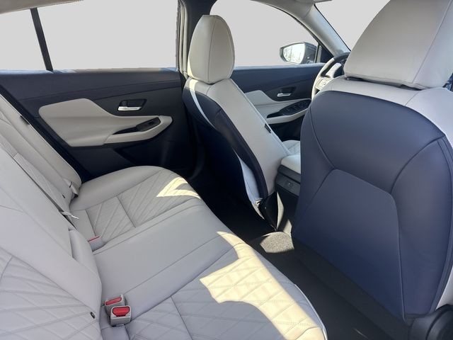 Nissan Sentra Vehicle Full-screen Gallery Image 20