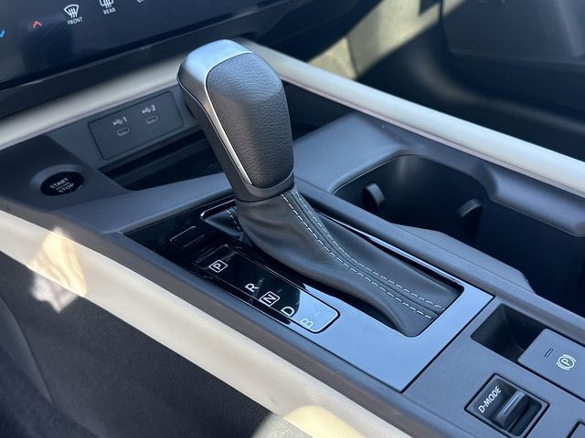 Nissan Sentra Vehicle Full-screen Gallery Image 7