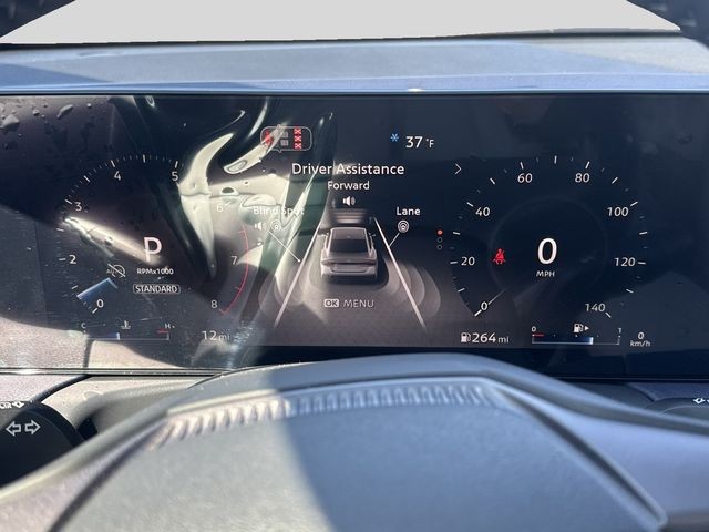 Nissan Sentra Vehicle Full-screen Gallery Image 9