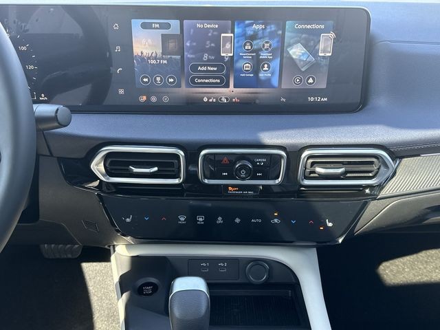 Nissan Sentra Vehicle Full-screen Gallery Image 11