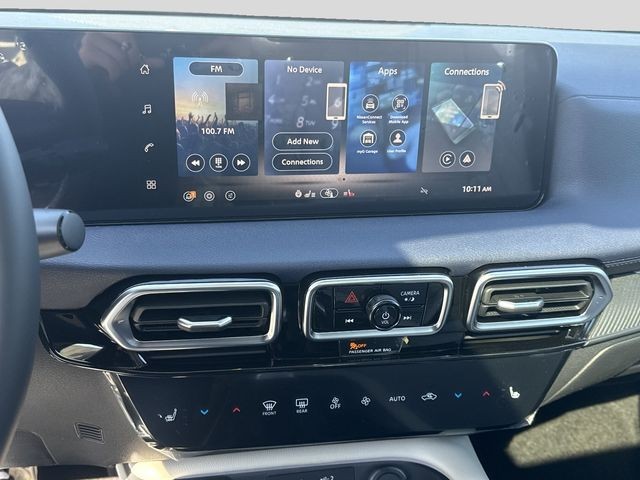 Nissan Sentra Vehicle Full-screen Gallery Image 12