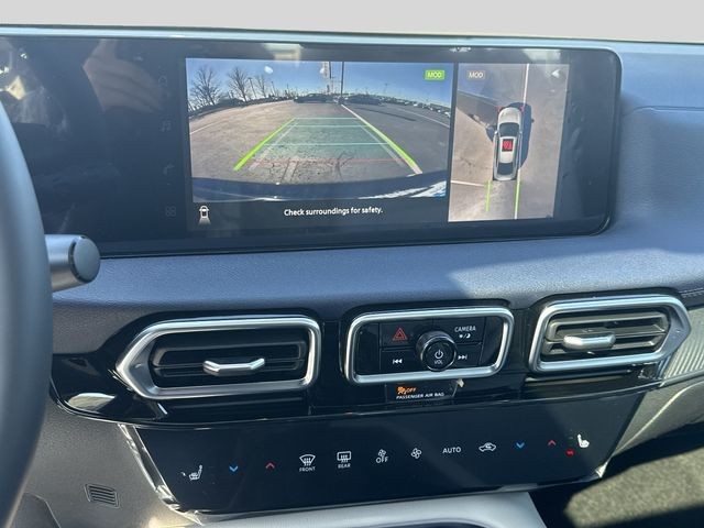 Nissan Sentra Vehicle Full-screen Gallery Image 13