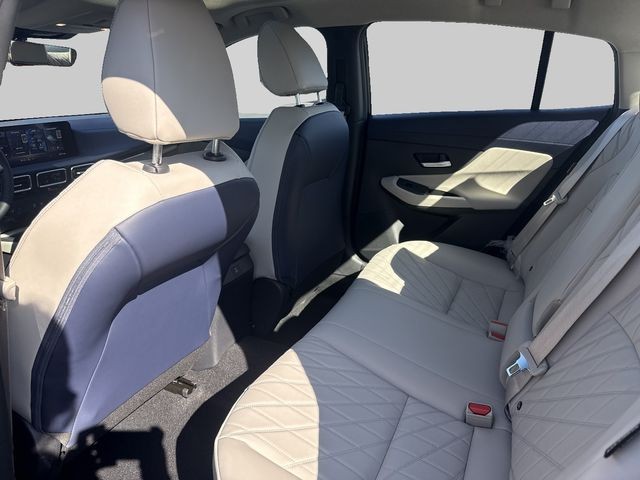 Nissan Sentra Vehicle Full-screen Gallery Image 16