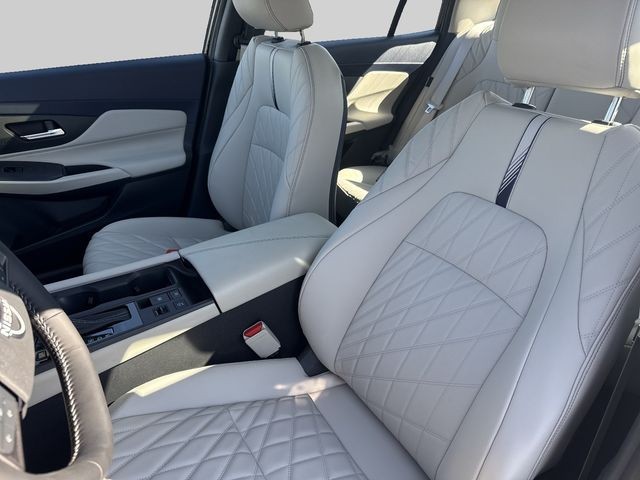 Nissan Sentra Vehicle Full-screen Gallery Image 18