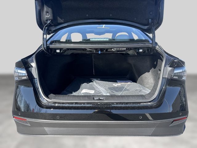 Nissan Sentra Vehicle Full-screen Gallery Image 19