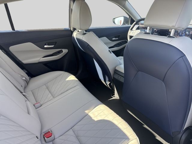Nissan Sentra Vehicle Full-screen Gallery Image 20