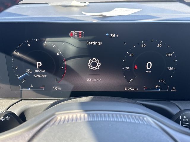 Nissan Sentra Vehicle Full-screen Gallery Image 9