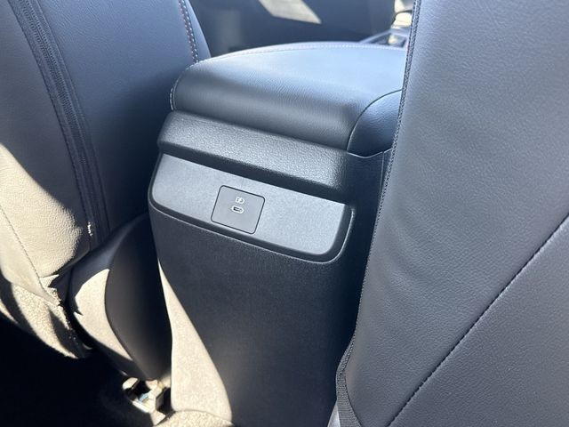 Nissan Sentra Vehicle Full-screen Gallery Image 16