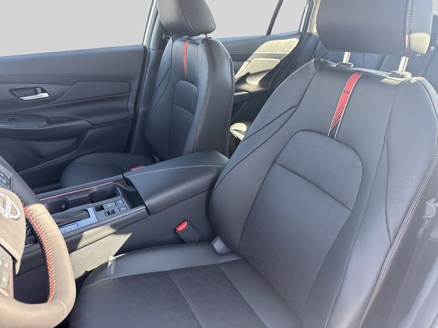 Nissan Sentra Vehicle Full-screen Gallery Image 17