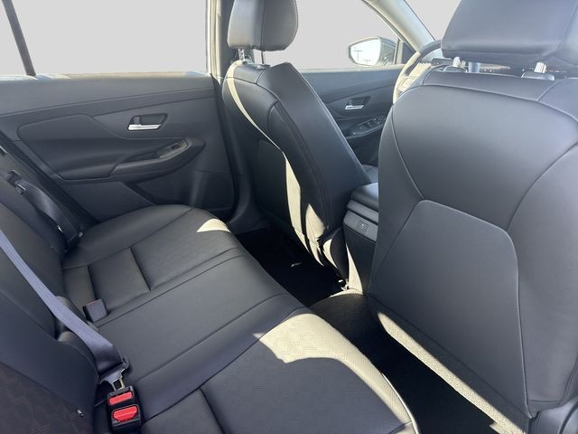 Nissan Sentra Vehicle Full-screen Gallery Image 19