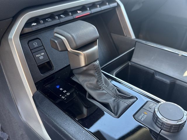 Toyota Sequoia Vehicle Full-screen Gallery Image 7