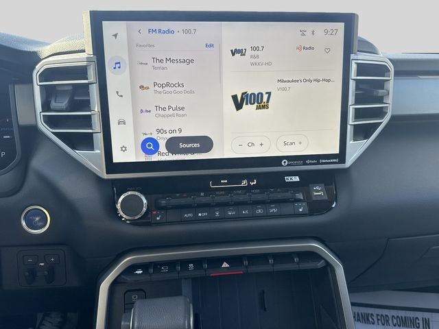 Toyota Sequoia Vehicle Full-screen Gallery Image 12