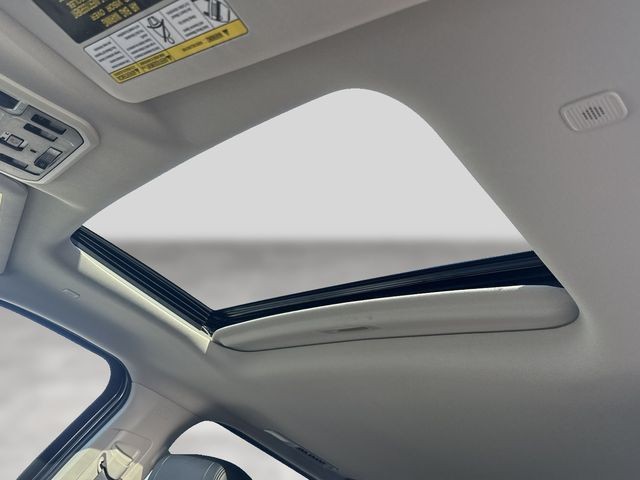 Toyota Sequoia Vehicle Full-screen Gallery Image 15