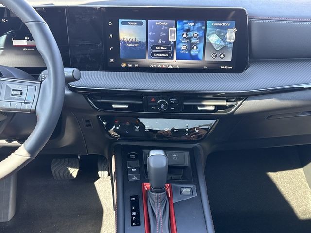 Nissan Kicks Vehicle Full-screen Gallery Image 11