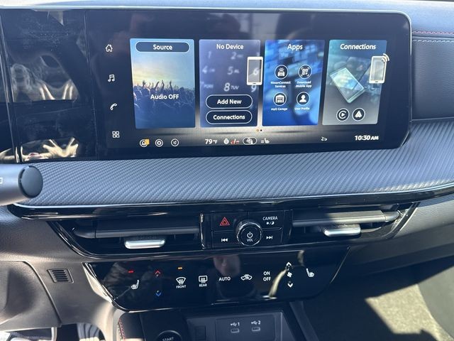 Nissan Kicks Vehicle Full-screen Gallery Image 12