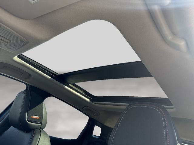 Nissan Kicks Vehicle Full-screen Gallery Image 15