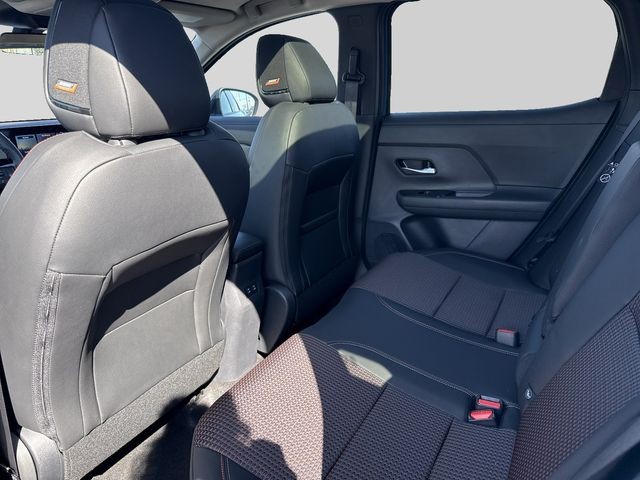 Nissan Kicks Vehicle Full-screen Gallery Image 16