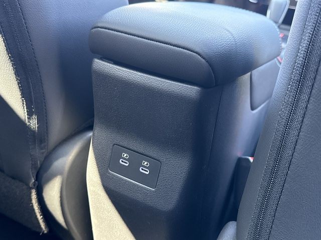 Nissan Kicks Vehicle Full-screen Gallery Image 17