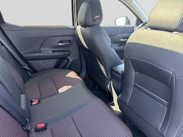 Nissan Kicks Vehicle Full-screen Gallery Image 20