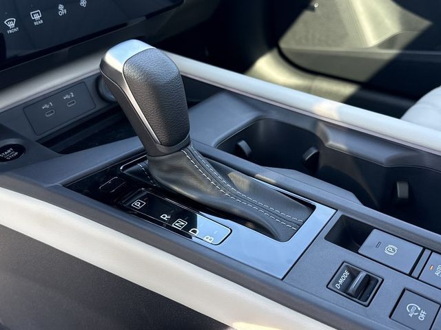 Nissan Sentra Vehicle Full-screen Gallery Image 7