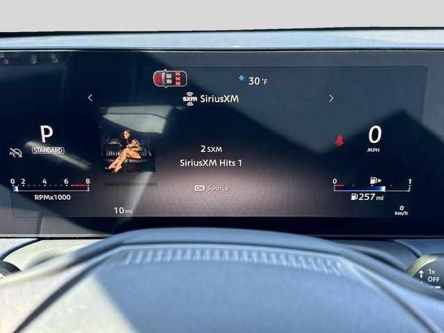 Nissan Sentra Vehicle Full-screen Gallery Image 9